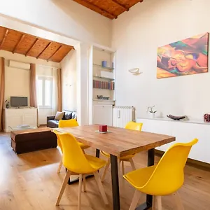 Apartamento Modern, Bright Near Boboli Gardens & Santo Spirito - Homeunity, Florencia